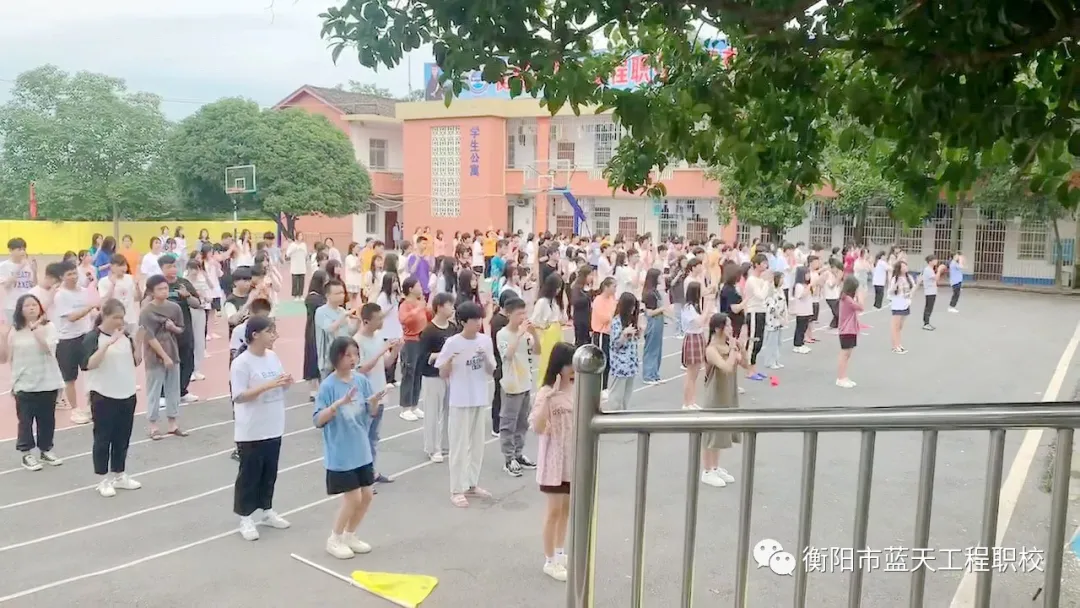 衡阳市蓝天工程学校开展2019级学生团队凝聚力课程