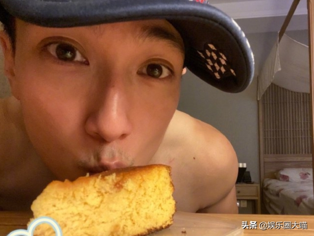 本以为吴尊颜值不错，看见他爸爸，才知道什么是妈妈拯救了银河系