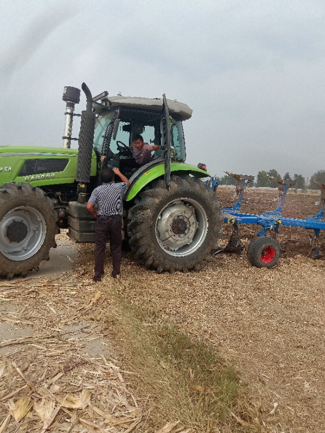 河南省永城市马桥镇：深耕深松土地提高粮食产量