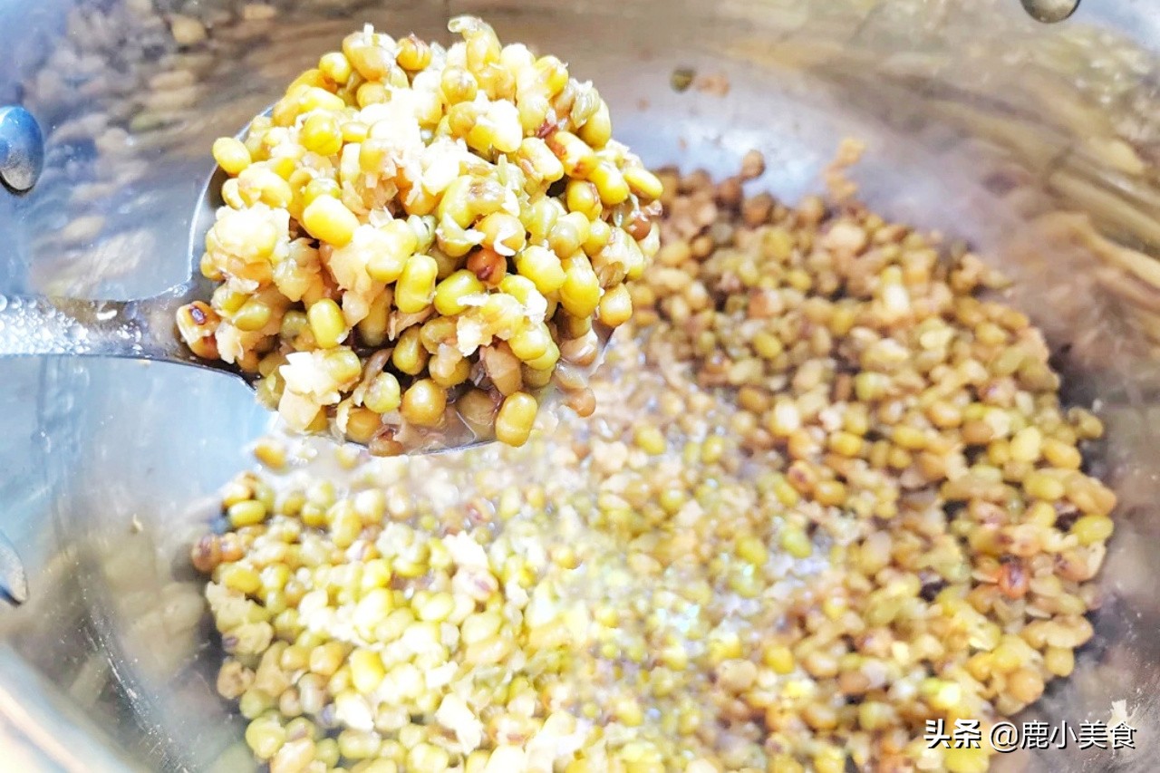绿豆最忌直接煮！多加“冻一冻”步骤，绿豆汤快速起沙，绵滑好喝