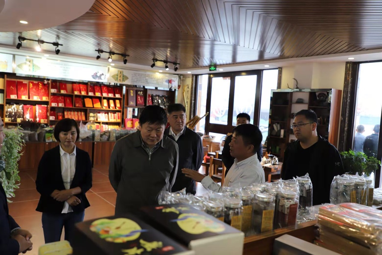 “黑牡丹”绽放黄松甸，白山灵水毓珍奇