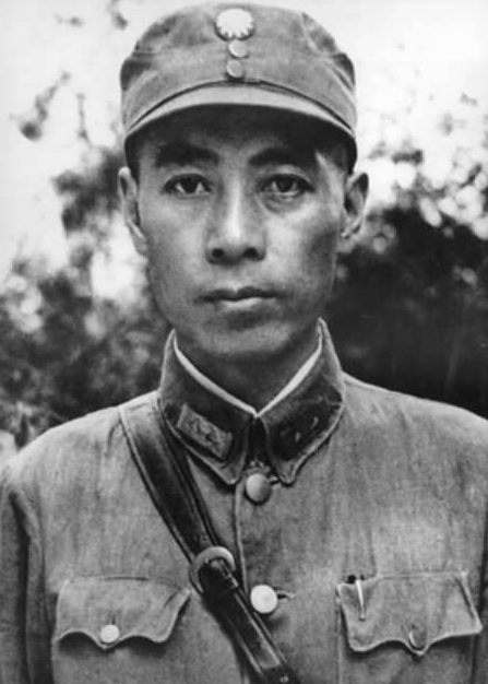 1937年，周恩来劳山遇刺，副官陈友才扮替身牺牲，死时身中20刀