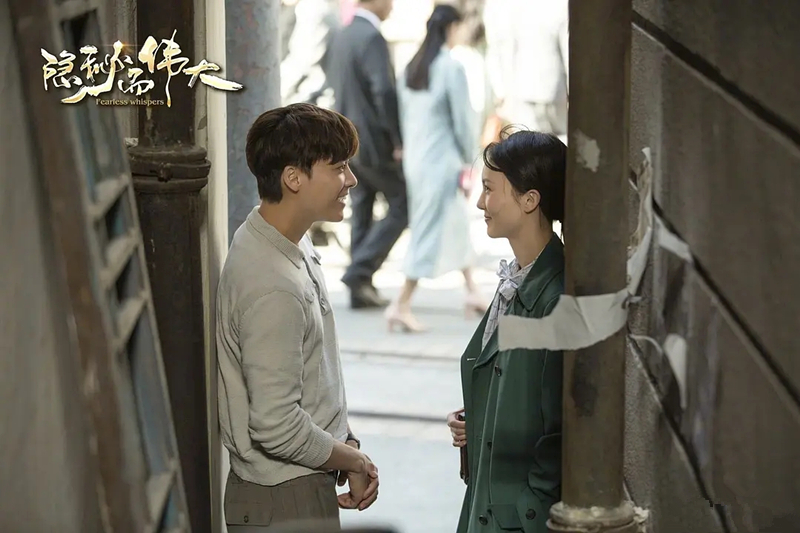 李易峰不帅，金晨话少，《隐秘而伟大》最“笨”导演凭啥出圈？