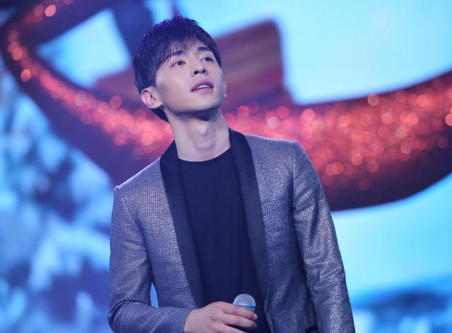 明星势力周榜出炉，杨紫第5，肖战第3，榜首众望