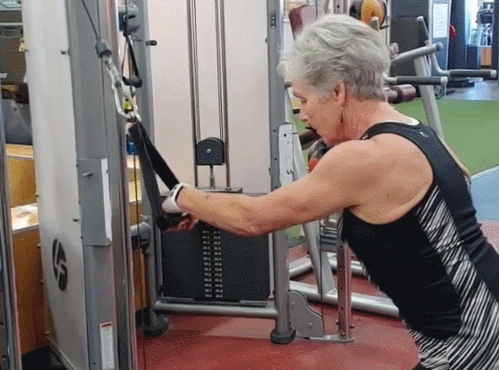 70歲奶奶，3個月減重28斤，練出馬甲線