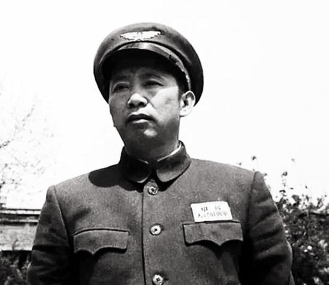 首任空军司令刘亚楼，逝世55年妻子如今在哪？