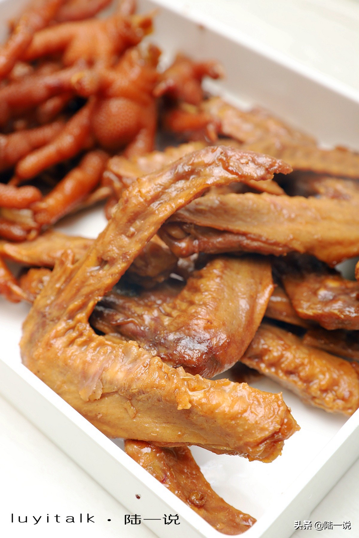 鸭舌50克近16元，我没控制住，要了3鸭头、5鸭翅、8鸭掌、16鸭舌