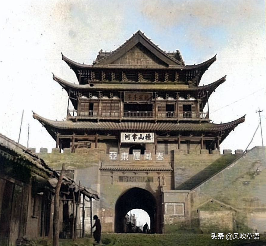 民国时期,为开发民智,当地政府将此处改成了博物馆这是大中楼内墙上的