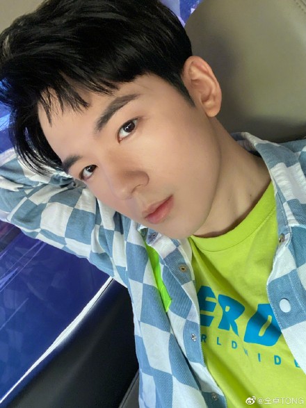 仝卓直播翻车，自曝篡改身份获取高考资格 网友