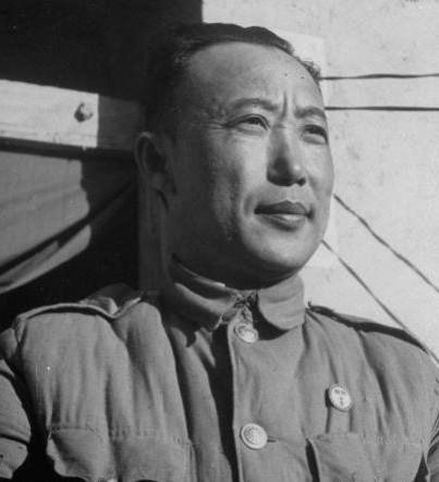 不久,第八军军长李弥创立一所军事学校,坤沙,罗星汉等人进入该校学习.