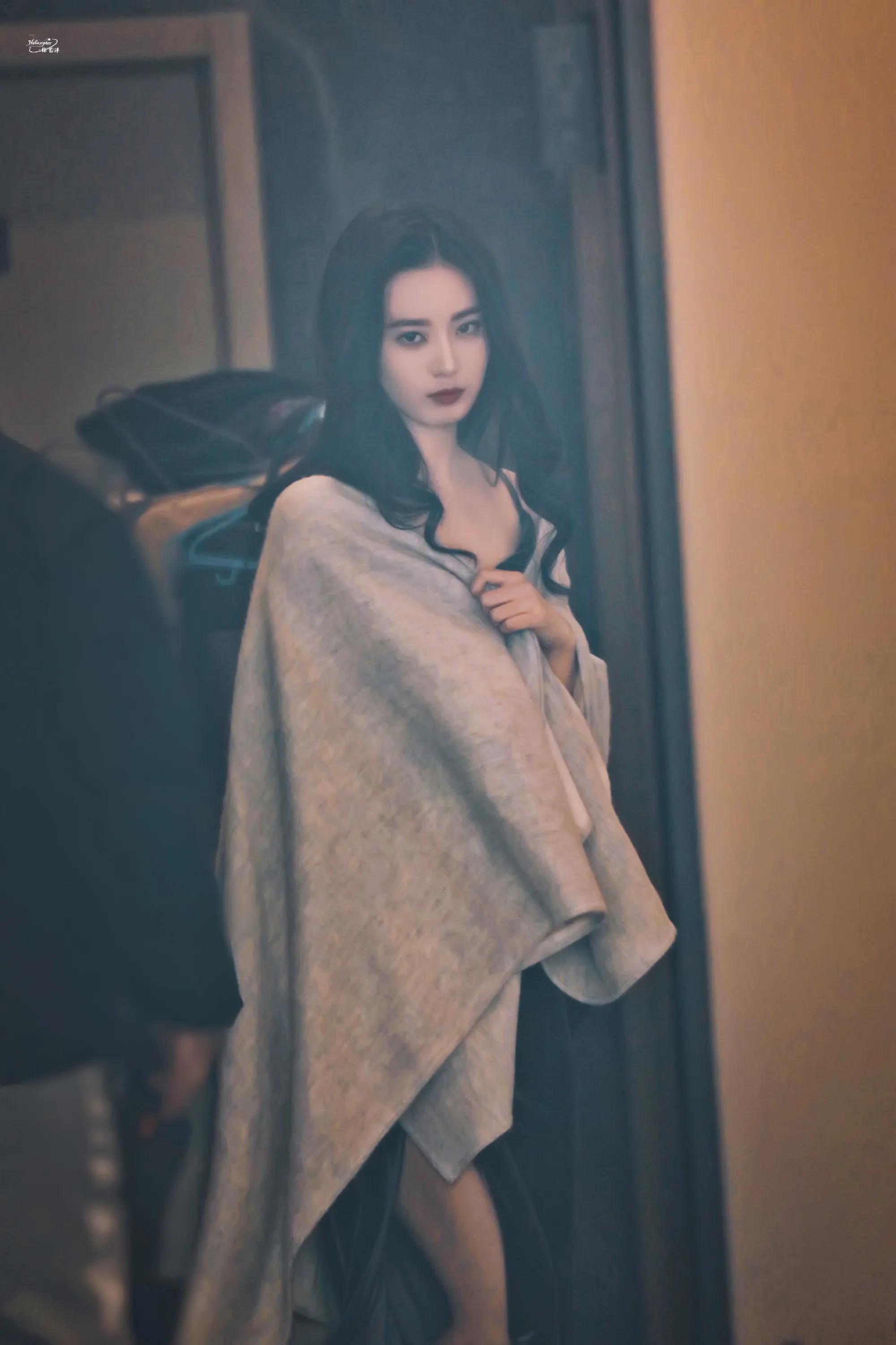 徐艺洋新剧《时光与你别来无恙》化身高冷御姐