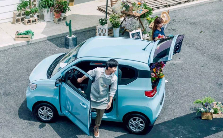 MINI EV敞篷上阵，五菱微型电动这条路能走多远？|专题