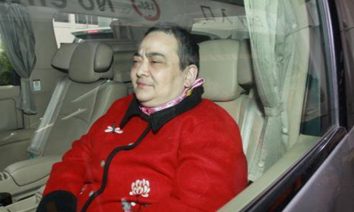 “赌王”何鸿燊 仅靠药物“续命”？子女夺权矛
