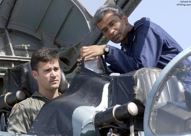 天生死敌，F-15对决苏-27，谁才是战斗机之王