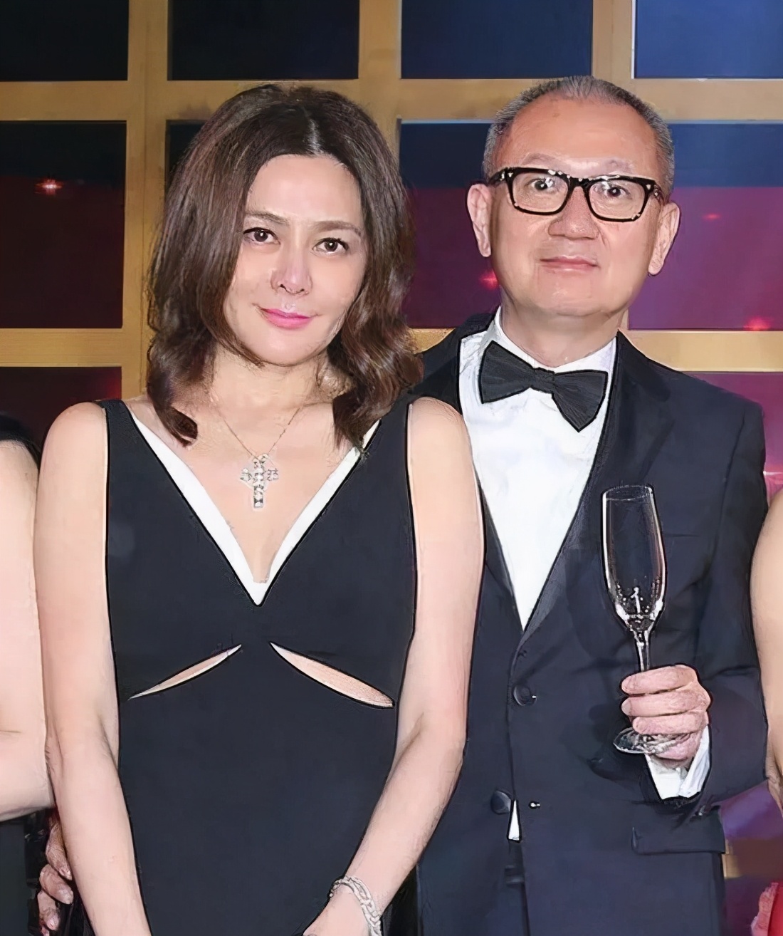 刘嘉玲关之琳同框了二人断交5年关系破冰如今亲密依偎情同姐妹