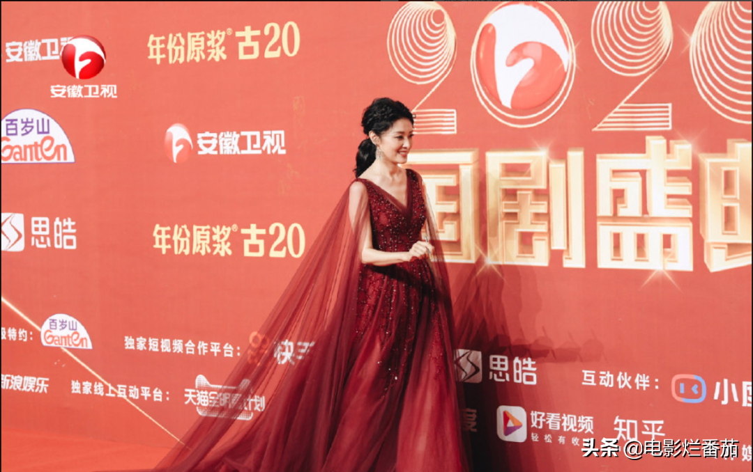 最强红毯，江疏影熟味逼人，关晓彤总算穿对，