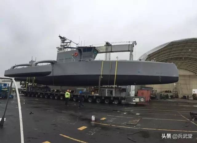 国内新型舰艇下水，似迷你朱姆沃尔特驱逐舰，