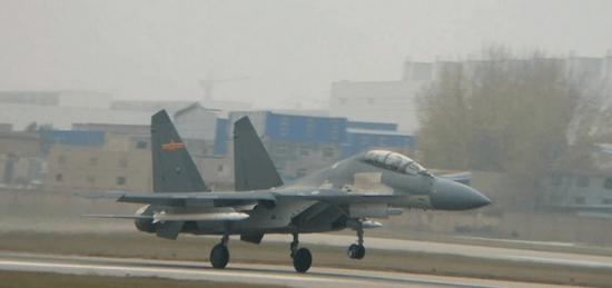 歼20可以打火箭弹了？双联非隐身挂架曝光，开启