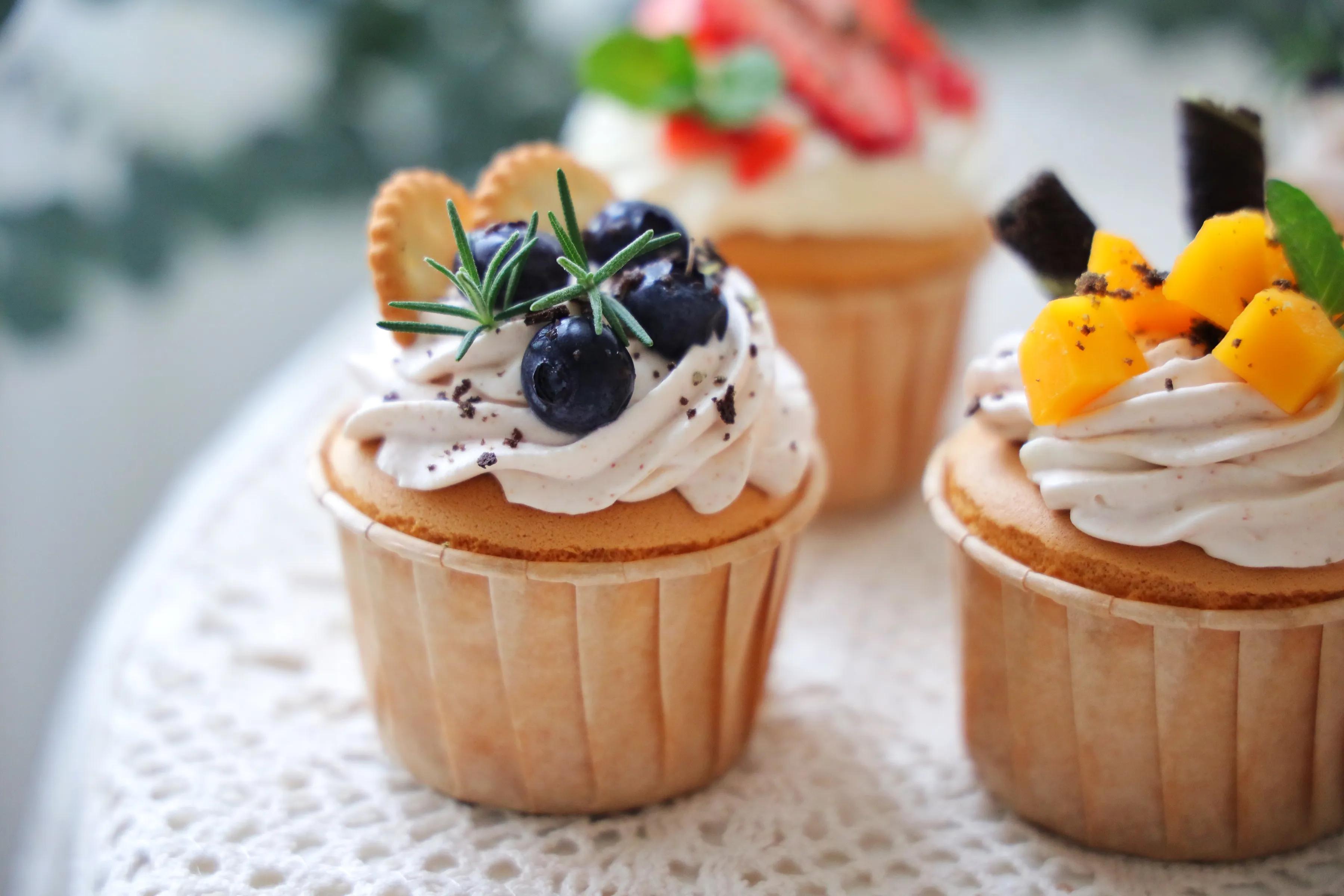 戚風紙杯蛋糕，不開裂不回縮，擠上入口即化的奶油，顏值高又好吃