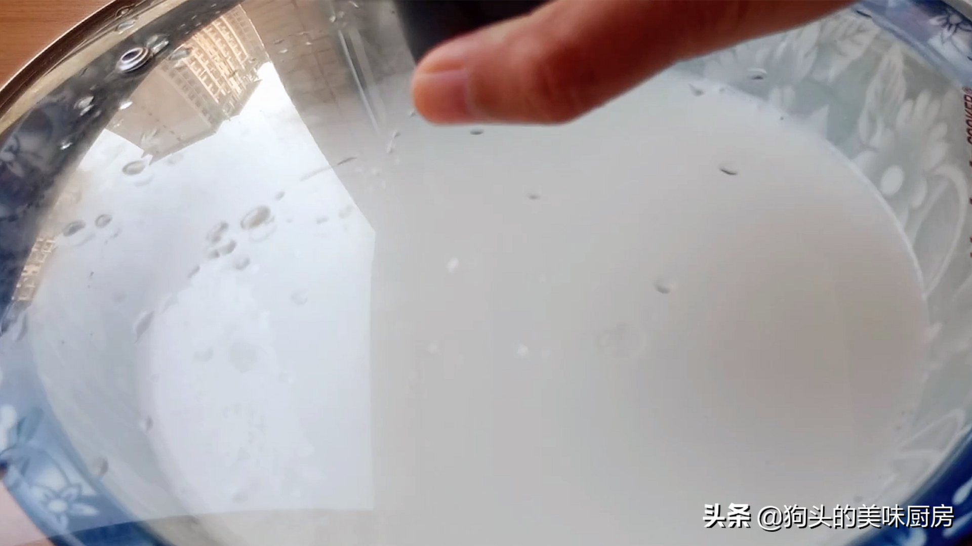 它比饅頭簡單，比麵包好吃，我家隔三差五就做，香甜鬆軟真好吃