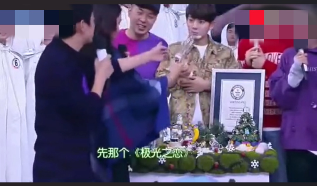 当关晓彤节目中被提到和鹿晗结婚，谁注意到何