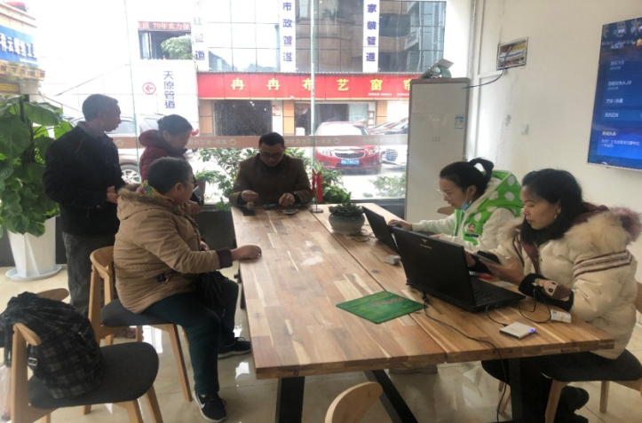 宜宾联通央企担当 爱心助残量体裁衣