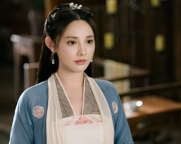 君九龄：彭小苒表现出彩，金瀚造型帅气，何泓姗匆匆下线有点可惜