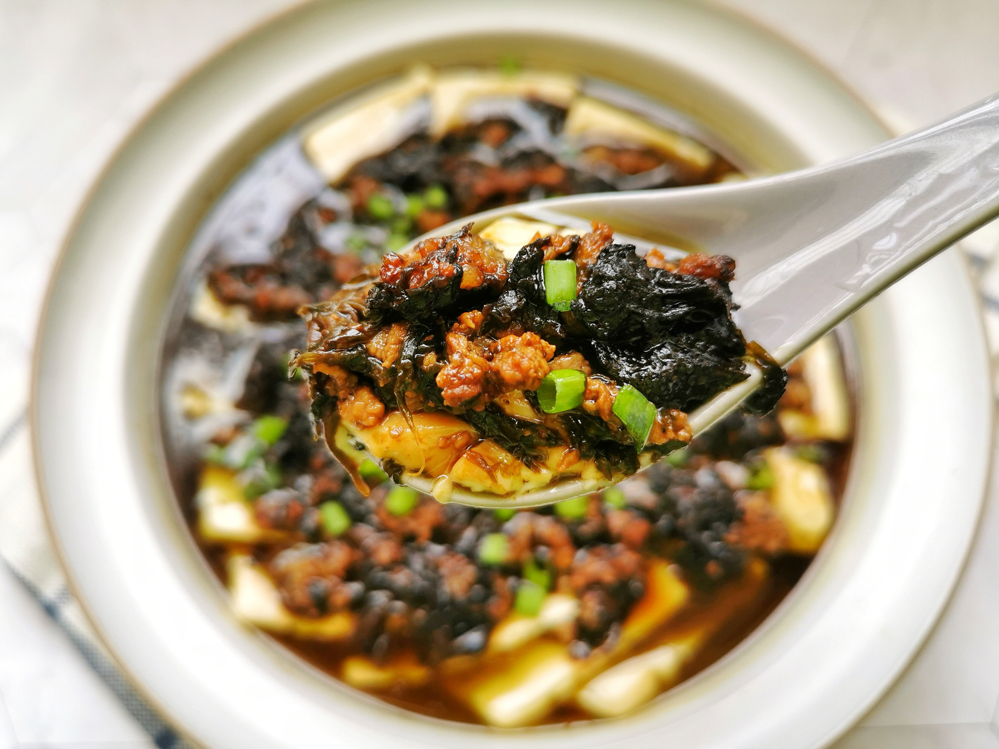 伏天，多吃蒸菜不上火，橄榄菜用来蒸豆腐，两碗米饭不够吃