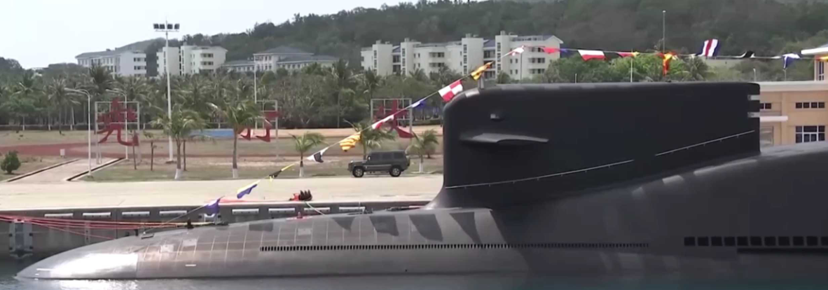 �״����࣬�����ҹ����ˮƽ�ĳ���18�ź�Ǳͧ��ͬ���������Σ�