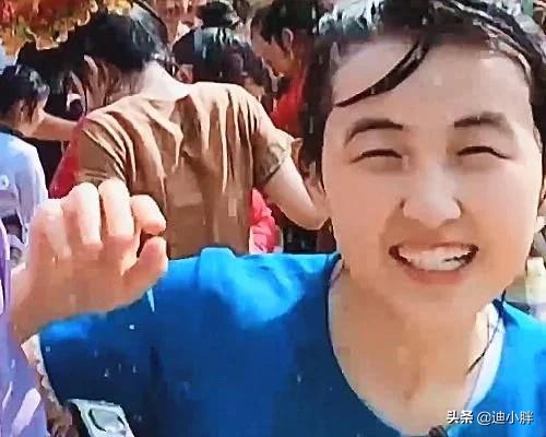 张子枫泼水节上全程捂脸，本以为是怕脱妆，知道为啥网友赶紧道歉
