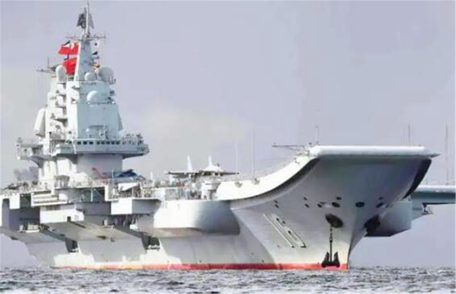 航母一般国家真养不起，从辽宁舰加满一次油，就可以看出有多烧钱