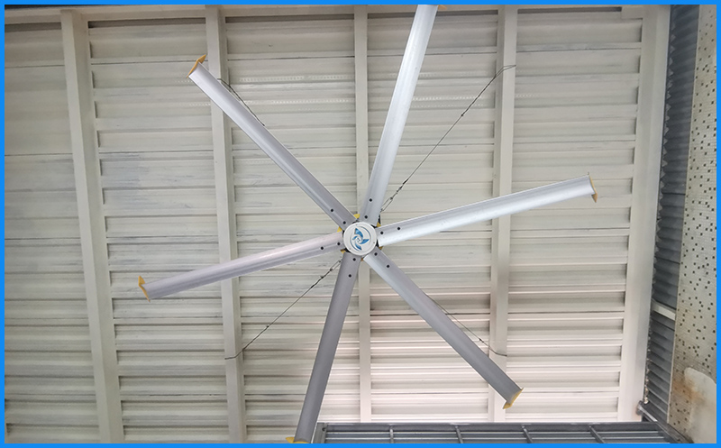 物流仓库安排工业吊扇，解决了环境空调通风降温难题