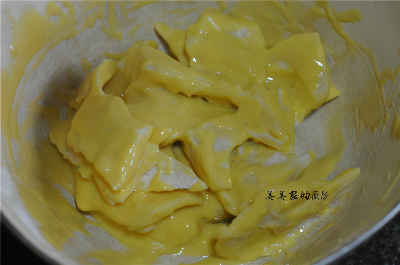 榴蓮皮加雞蛋，簡單一攪，秒變外焦里嫩榴蓮酥，比炸雞腿還香