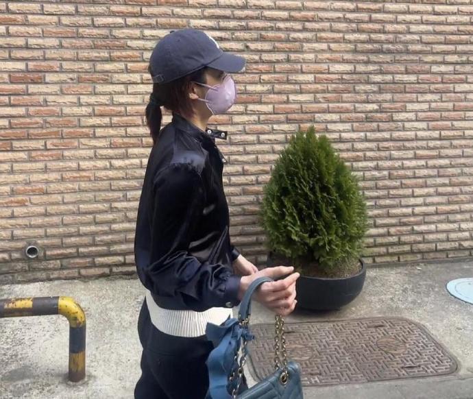 为母则刚！蔡琳离婚风波后晒出儿子照片，五官