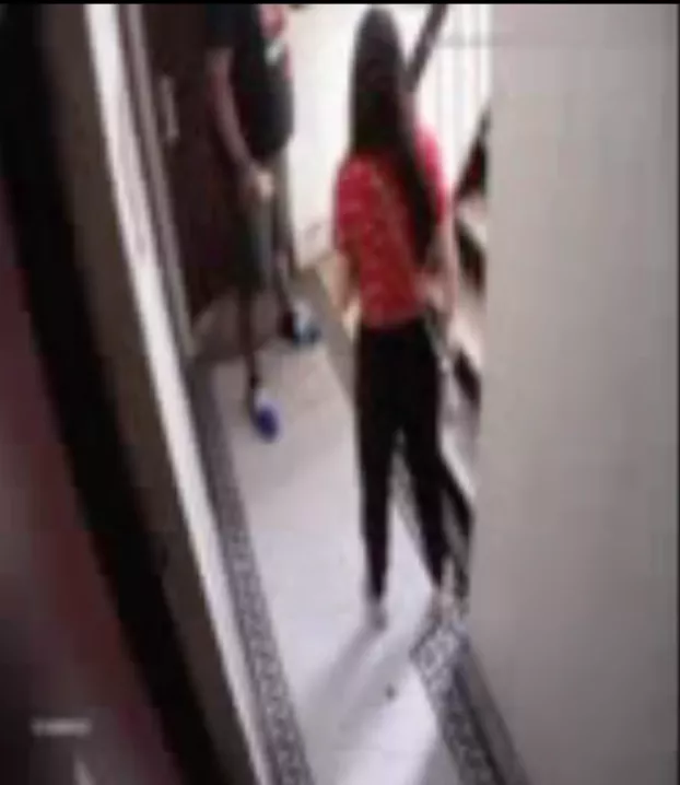 黑人街头大喊“傻X中国人”,华裔男子挥拳猛揍