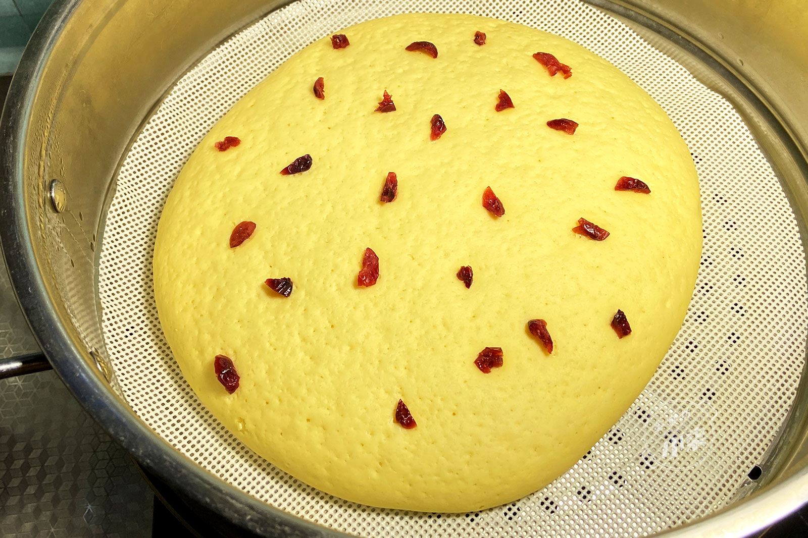 玉米发糕新做法，不发面不醒面，暄软好吃营养高，比馒头还简单