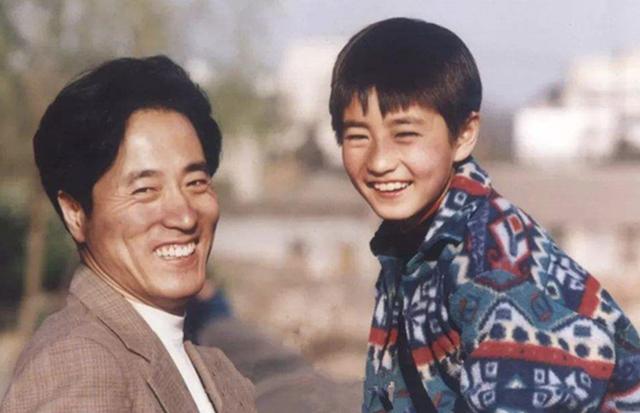 杨玏，初三收情书16遇初恋，杨立新：谈恋爱行，