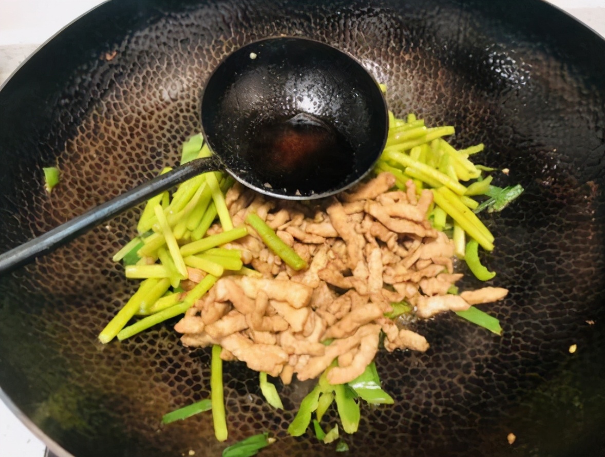 图片[3]-蒜苔炒肉丝做法步骤图 蒜苔翠绿肉丝嫩滑都入味-起舞食谱网