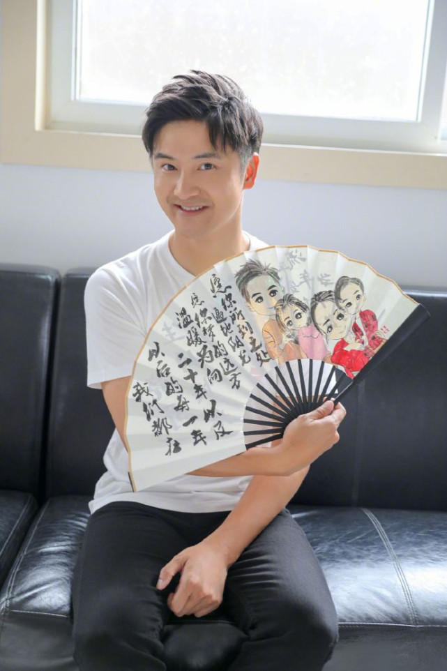 叶一茜晒照为田亮庆41岁生日，小亮仔和爸爸争吃长寿面超有爱