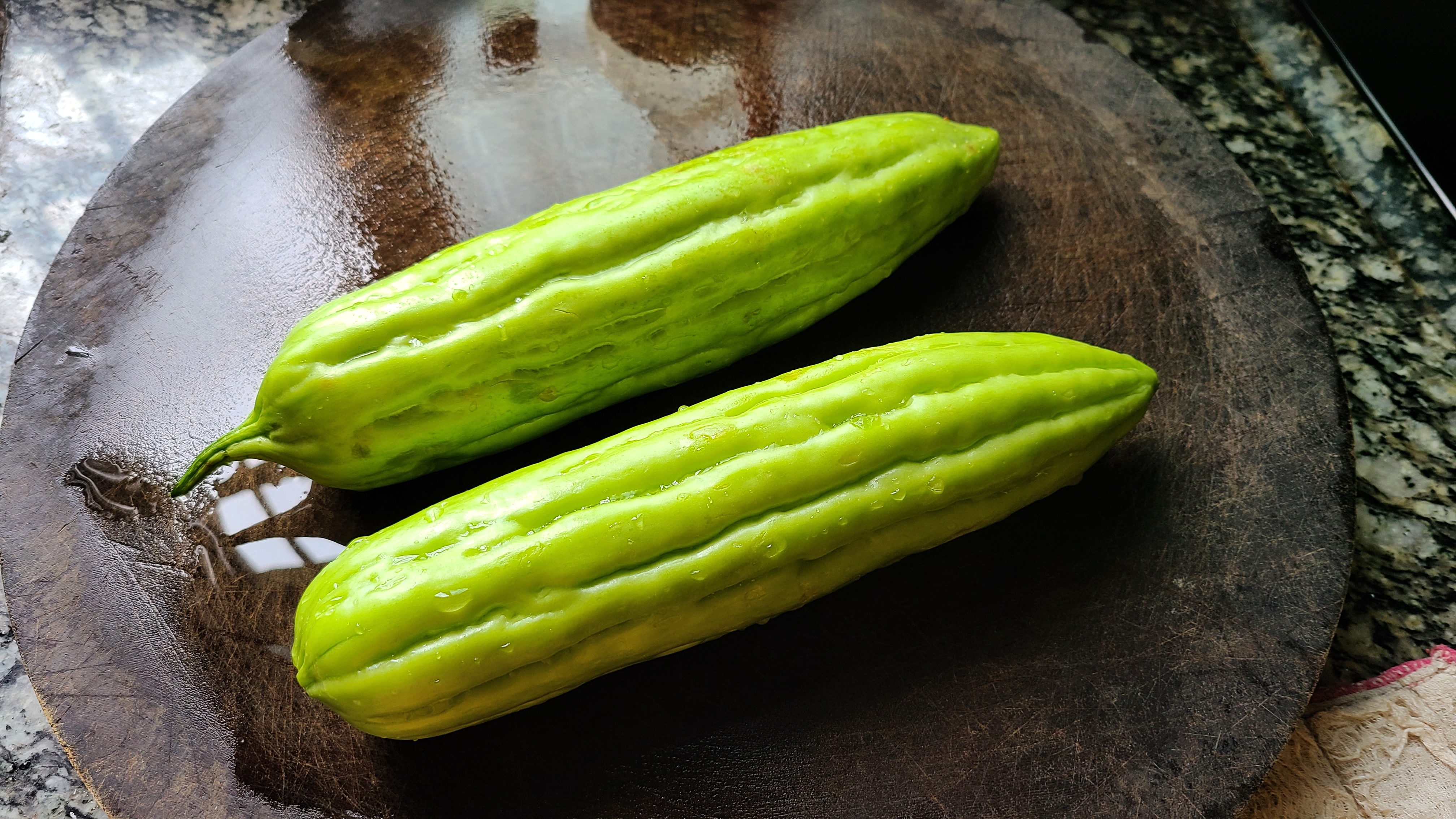 天氣這麼熱，教你一道廣東常見的釀苦瓜，香濃美味，好吃簡單