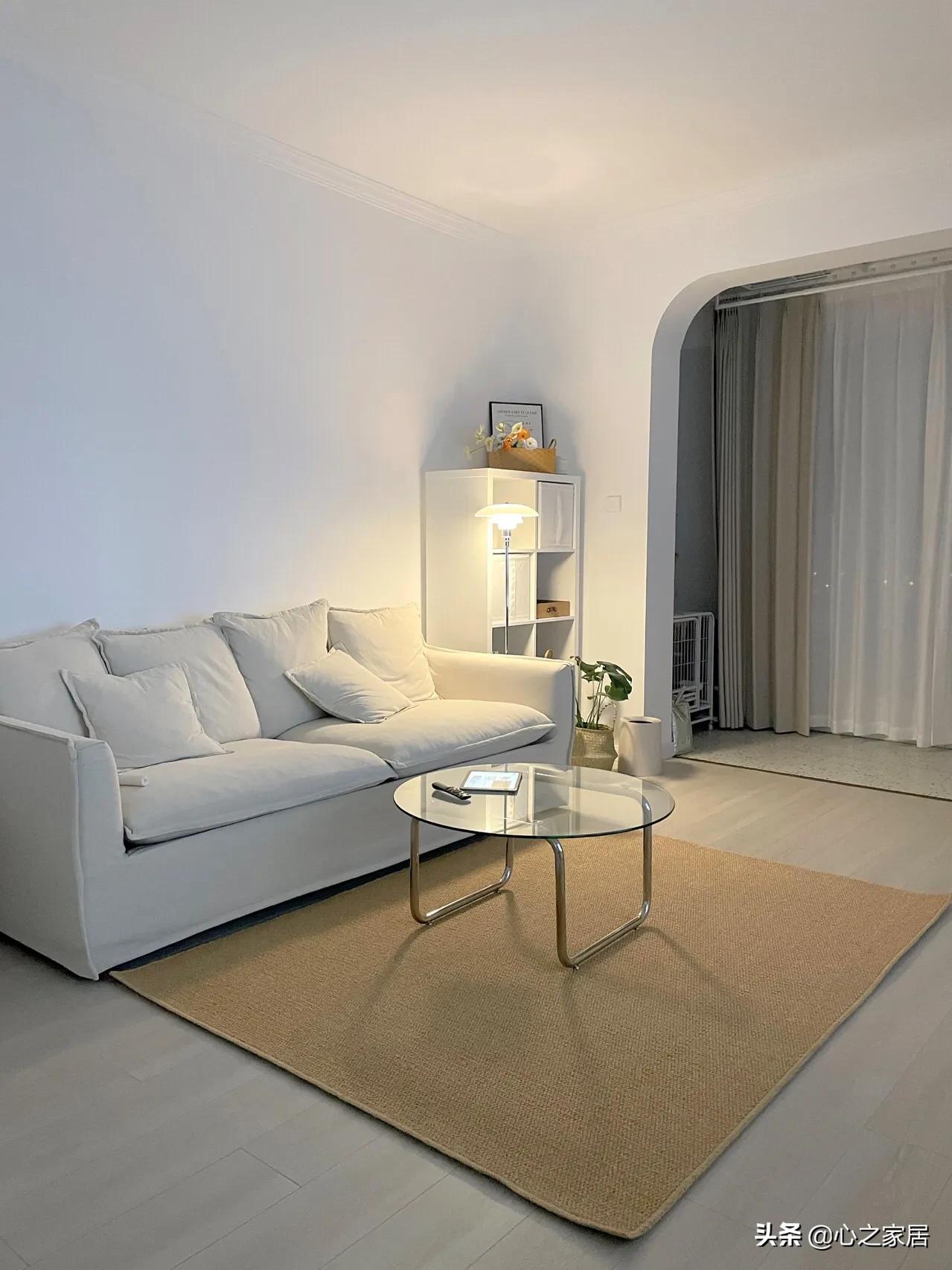 65㎡纯白色简约家装设计，干净利落的小户型，整洁明亮的家居风格