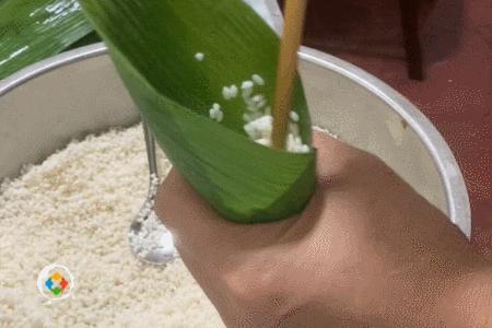 重庆的粽子有多独特？咸甜皆可，白粽子蘸糖吃，腊肉粽子最奢华