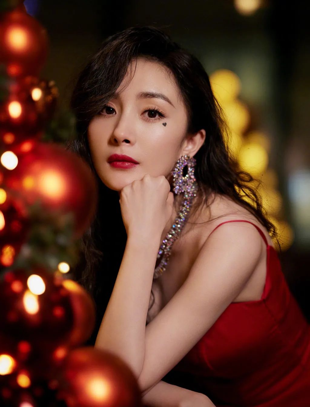 别再“披头散发”了！这4款冬季发型才够美够撩