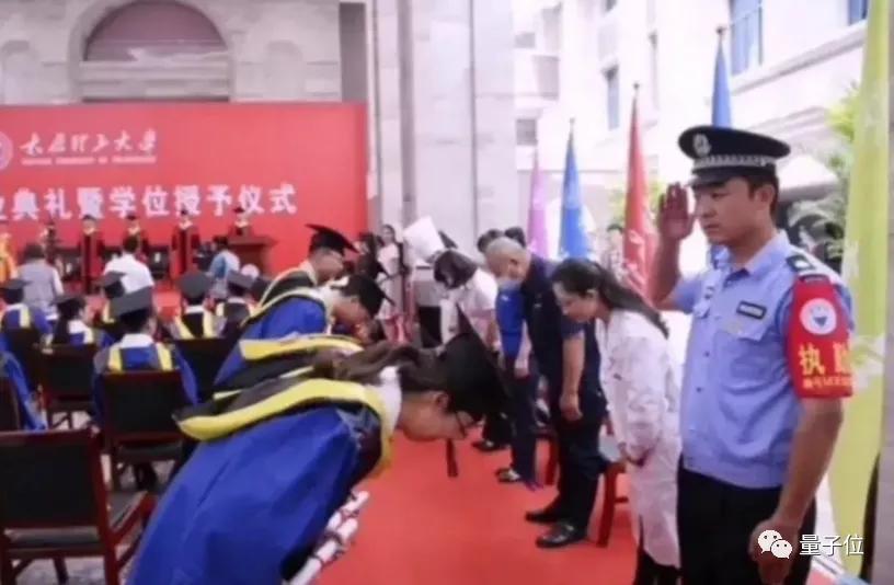 傳聞要被「降級(jí)」的這所211高校，讓這位網(wǎng)紅教授「救活了」