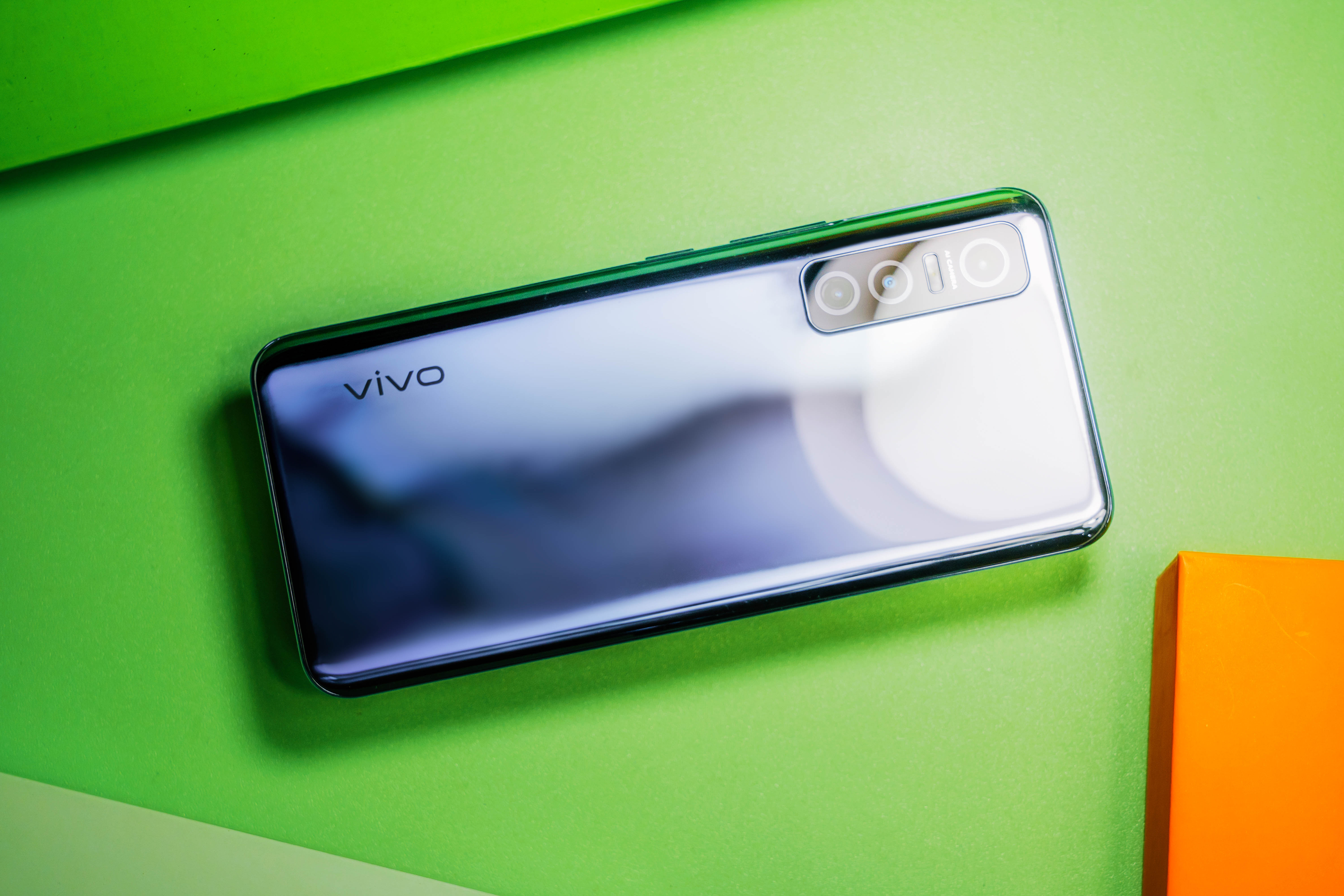 vivoy73s5g版体验屏幕和摄像头升级加量不加价