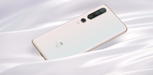 八月京东手机销量TOP10：苹果榜首，华为三款，小米表现惊人