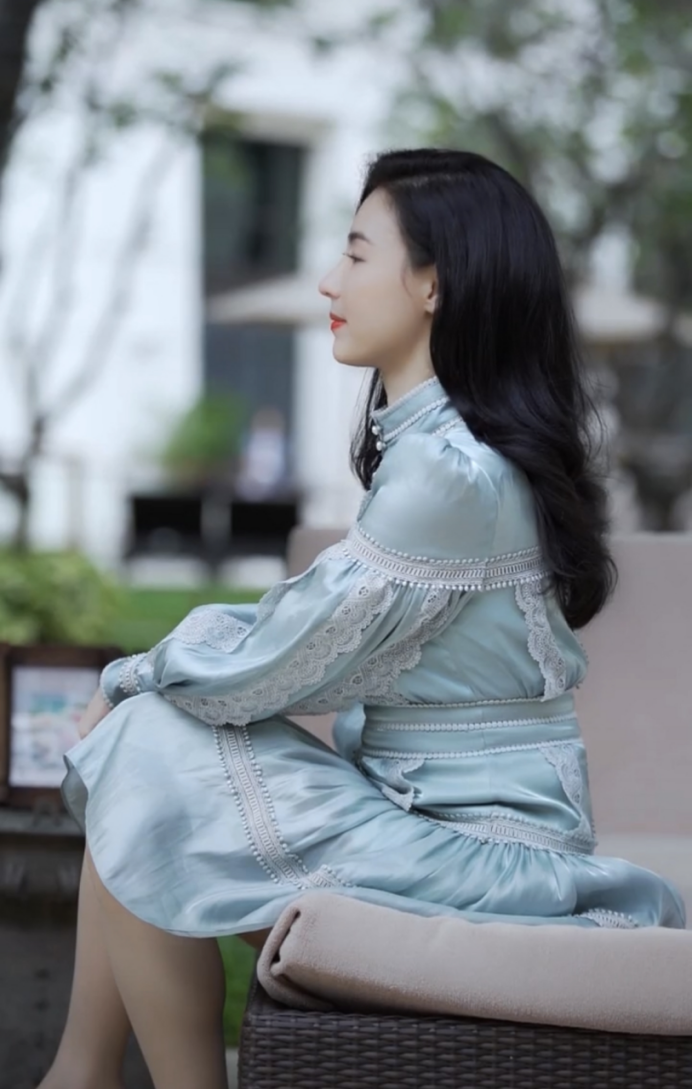 张柏芝最近身材是“反弹”了吗，侧面看似“圆