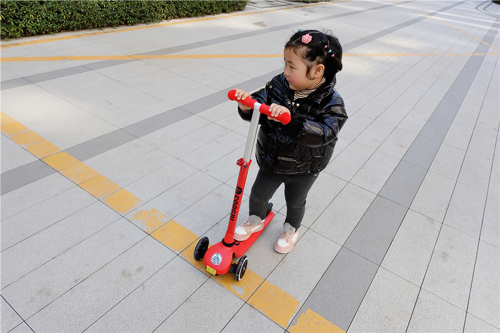 酷騎v1發光滑板車體驗能玩到10歲的滑板車