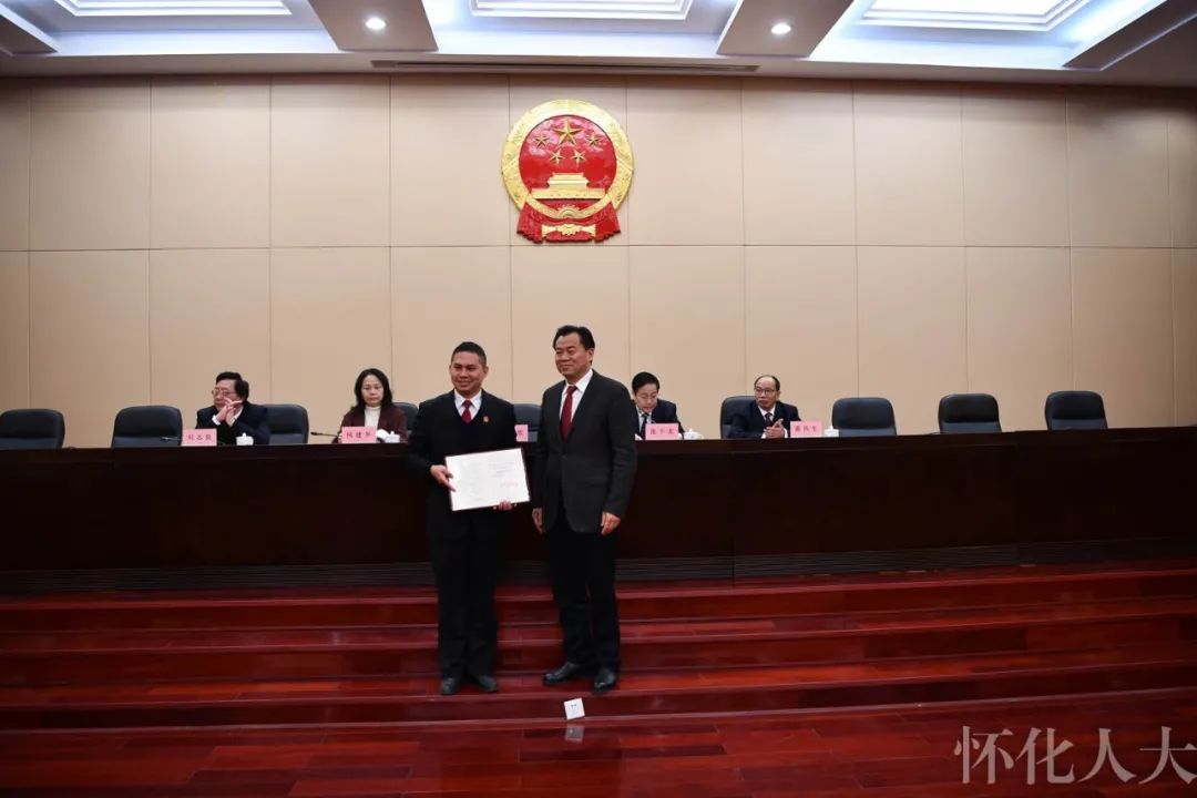 ​市五届人大常委会举行第四十次会议