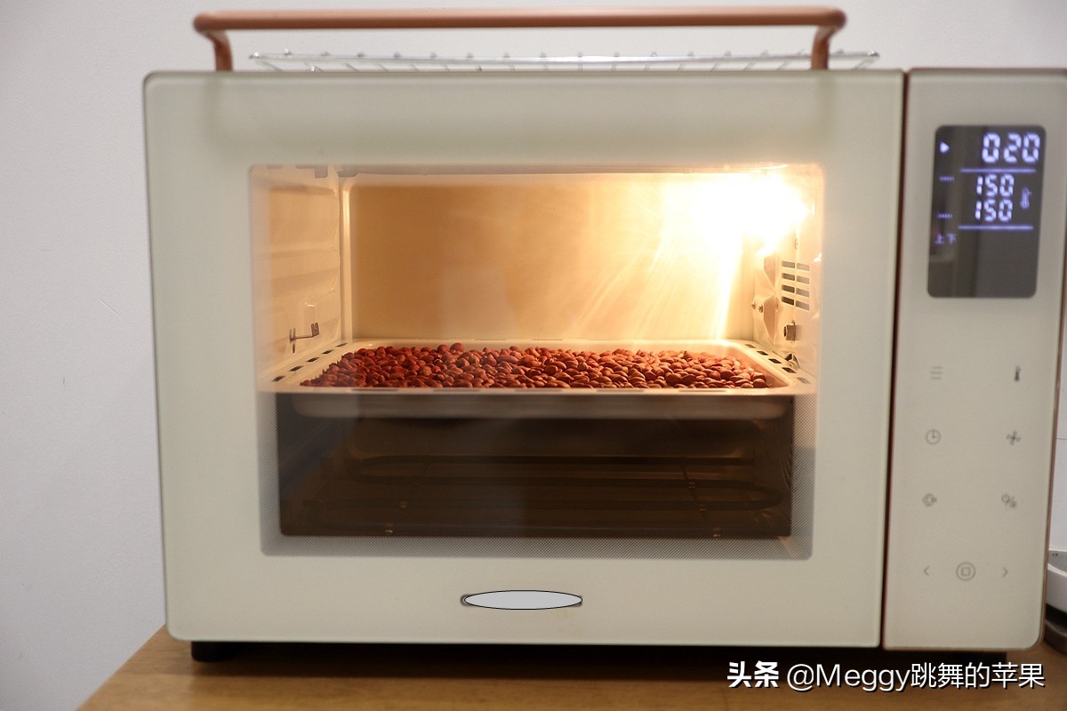 自制花生酱香浓味香，烙个千层饼层次分明又柔软，好吃易消化